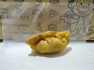 Emp frita de pollo con cheddar