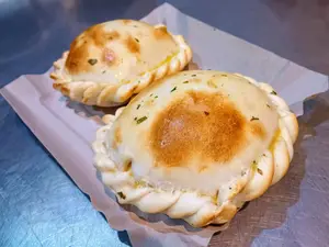 Empanada de cheeseburger