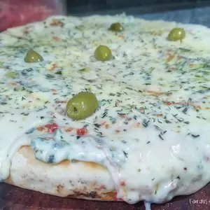 Pizza Muzzarella y Roquefort