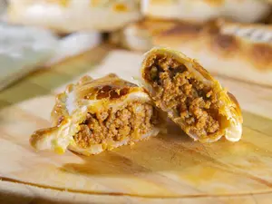 Empanada de carne picante