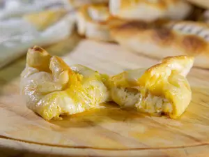 Empanada de cebolla y queso