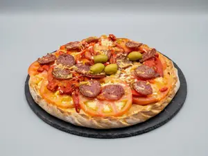 Fugazzeta con calabresa