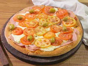 Pizza napolitana con jamón