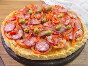 Pizza rellena especial