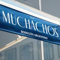 Muchachos Bodegon