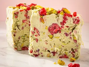 Postre de pistacho y frambuesa