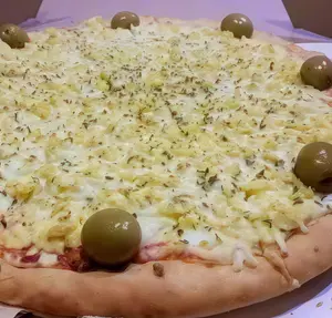 Pizza con huevo duro