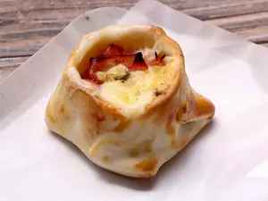 Canastita queso azul y jamón