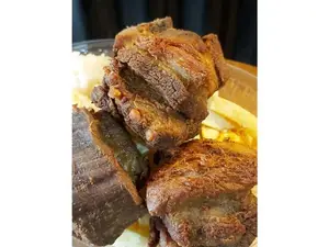 Chicharrón de cerdo (opcional)