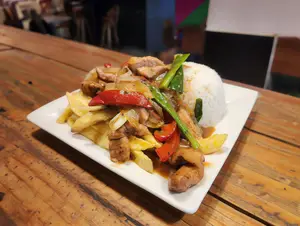Lomo Salterado De Pollo