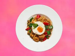 Pad kee mao de pollo