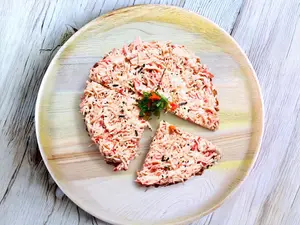 Sushi pizza de kani