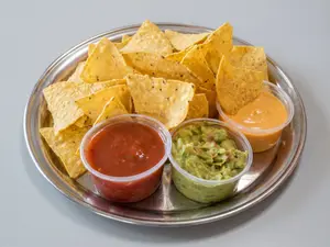 Nachos con salsa