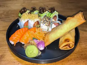 Menú 10 piezas + 2 harumakis