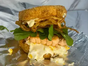BURGER DELUXE CON PAPAS