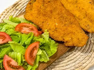 Milanesa con ensalada