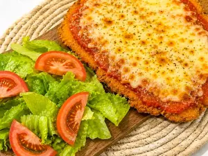 Milanesa napolitana con ensalada