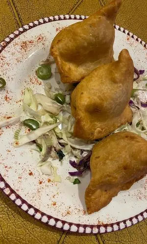Indian misi samosa (3 unidades)