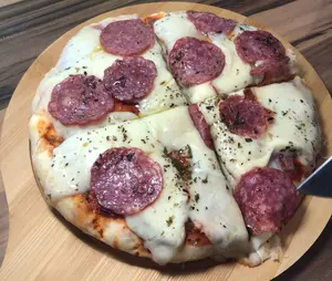 Pizza estilo calabresa ind