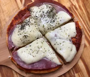 Pizza jamon y mozzarella ind