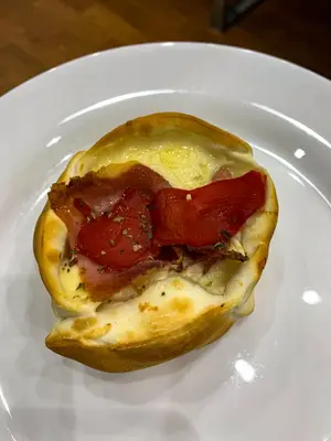 Canasta Jamon Crudo Y Morron
