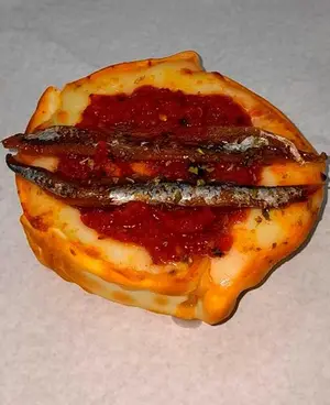 Canasta muzza, salsa y anchoas