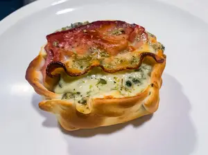 Canasta panceta muzza y roque