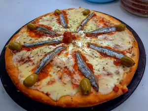 Muzzarella Y Anchoas Chica