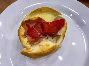 Canasta Jamón Crudo Y Morrones