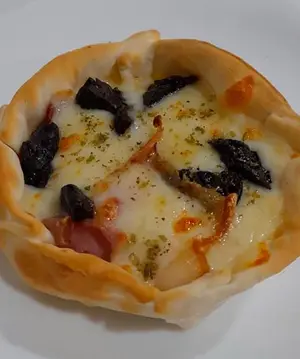 Canasta panceta, muzza ciruela