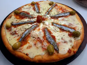 Muzzarella Y Anchoas Grande