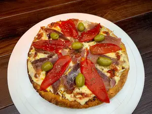 Jamón Crudo, Morrón Y Huevo Grande