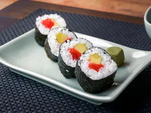 Maki mango roll - 8 piezas