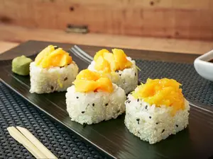 Phila y mango roll - 8 piezas