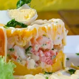 Causa de camarones