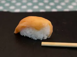 Niguiri de salmón ahumado (6 unidades)
