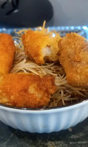 Wok De Langostinos Apanados Fritos Y Fideos Chinos