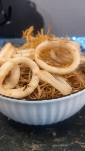 Wok De Calamar Y Fideos Chinos