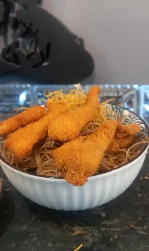 Wok De Salmon Crispy Y Fideos Chinos