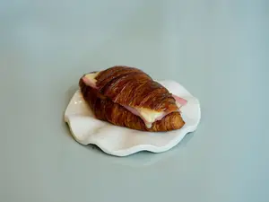 Croissant de jamón y queso