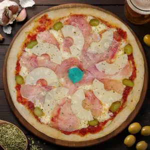 Pizza crudo y ananá