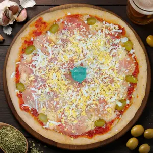 Pizza crudo y huevo