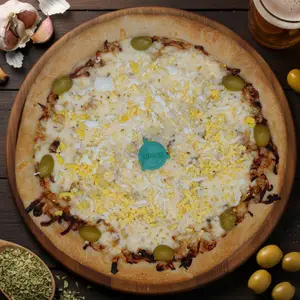 Pizza fugazzeta con huevo