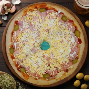 Pizza jamón y huevo