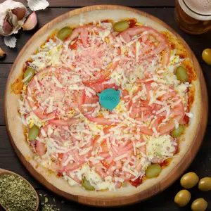 Pizza napolitana con provolone
