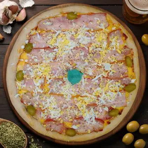 Pizza panceta, cheddar y huevo