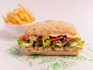 Sándwich Caesar + Papas