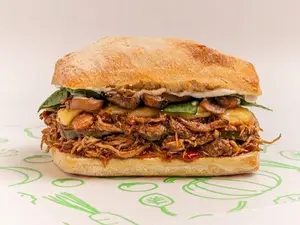 Sándwich carne braseada