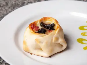 C. panceta, muzza y ciruela