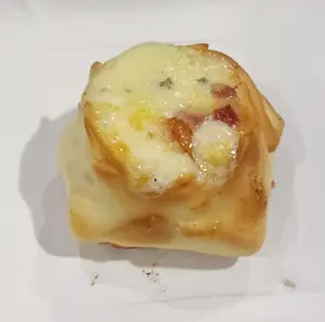 C. panceta, muzza y roquefort